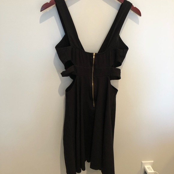 Cutout Skater Dress with Gold Zip Closure - Picture 5 of 7